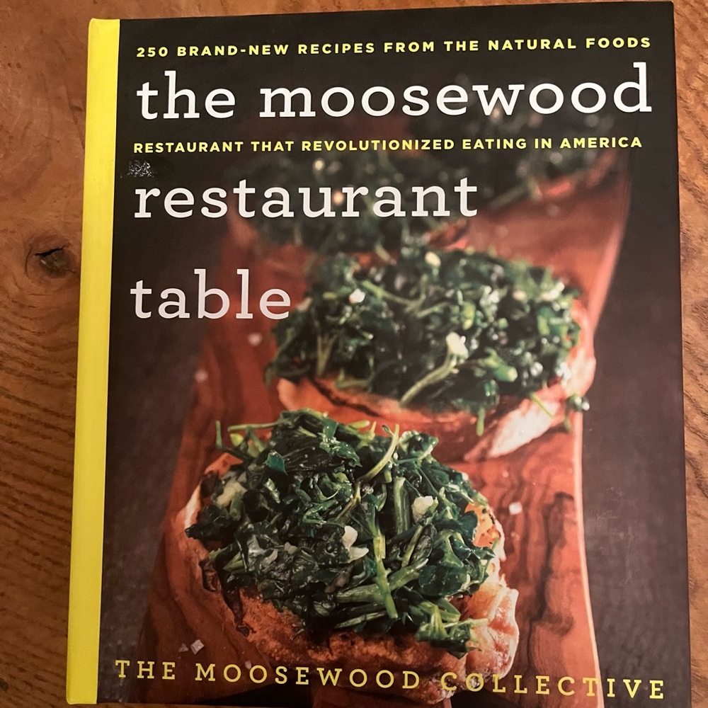 The Moosewood Restaurant Table: Revolutionizing Natural Food‎ Eating